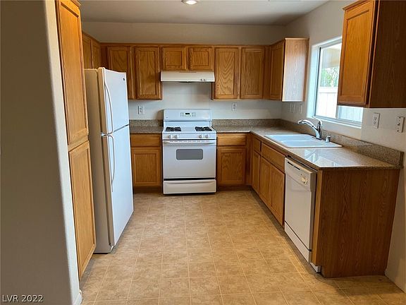 2nd image of 7490 Desert Lupine St