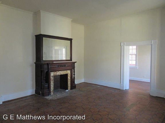 3rd image of 225 S Sycamore St APT A