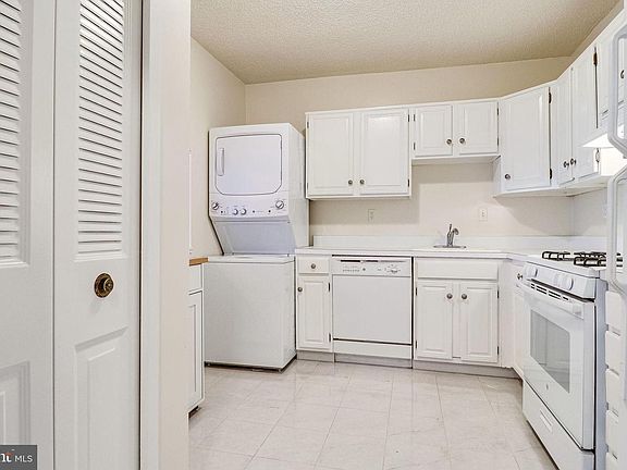 2nd image of 3701 S George Mason Dr Unit 1101N