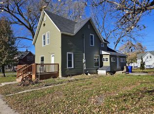 121 7th St SW, Oelwein, IA 50662