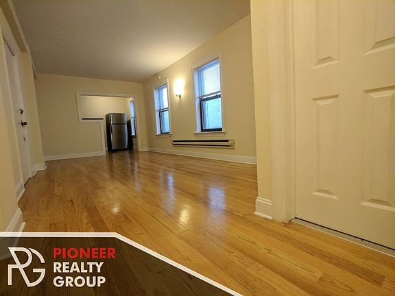 4th image of 1347 N Dearborn St #1347503