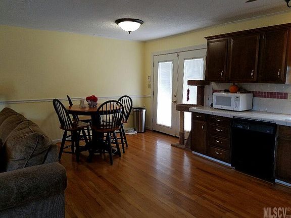 3rd image of 1284 Courtney Dr