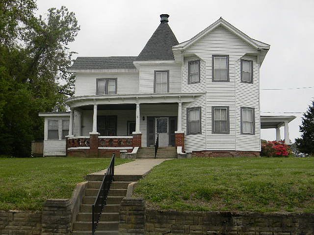 1st image of 209 Church St