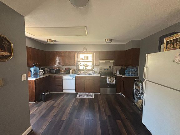 2nd image of 209 N 6th St