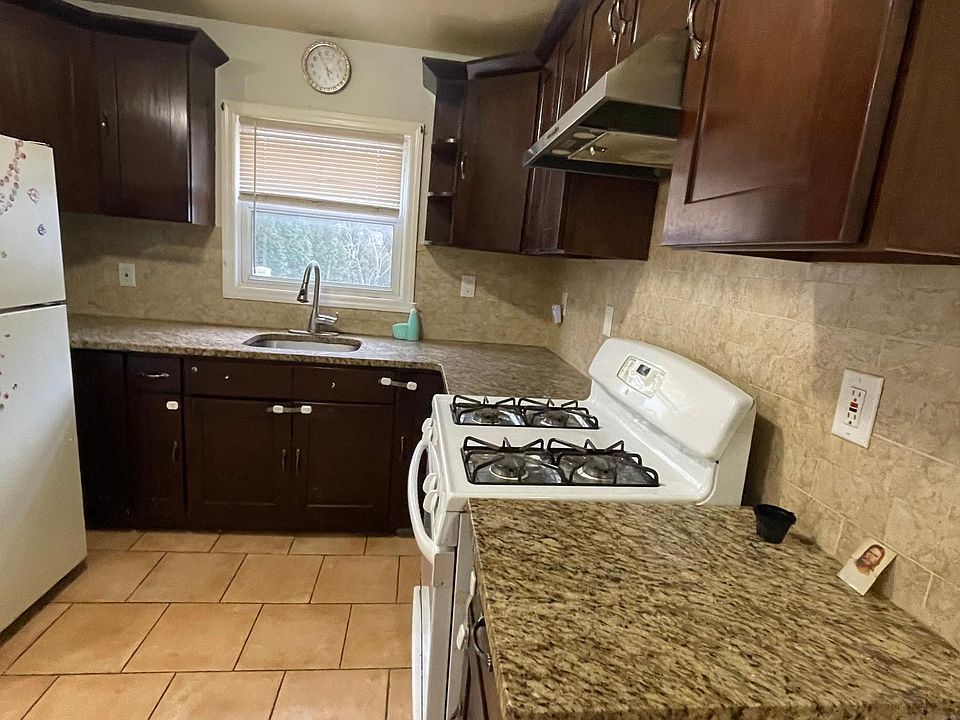 1st image of 22129 Davenport Ave