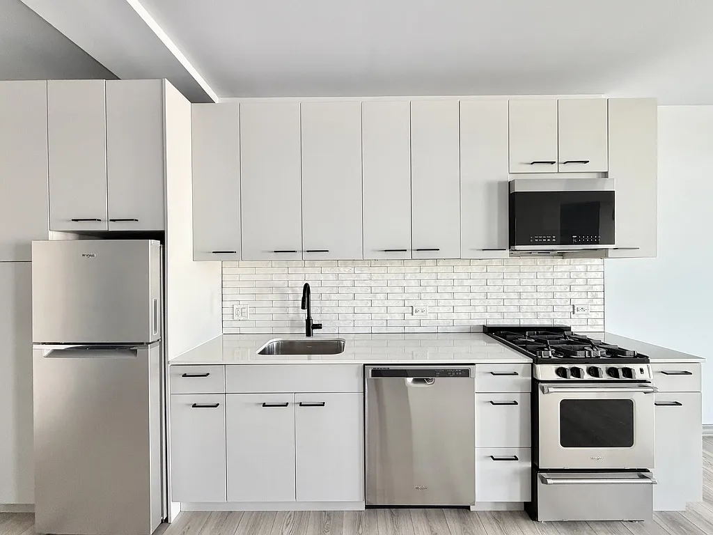 Sensational Studio, 1 Bath at Elston + Webster (Bucktown) — Photo 2