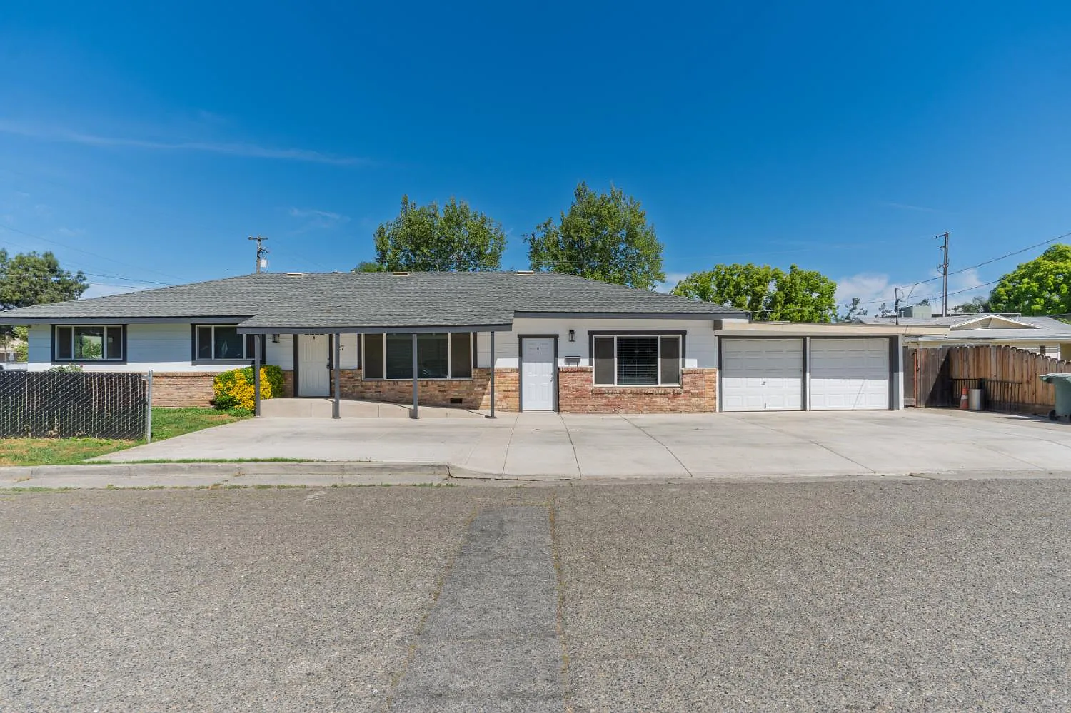 27 Emerald Dr photo 1