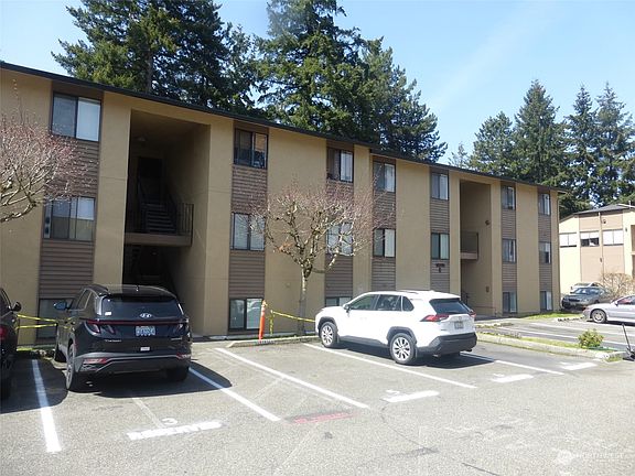 3rd image of 16205 NE 12th Court #E68