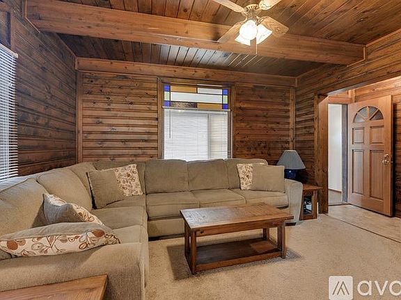 4th image of 2911 Grand St NE #1