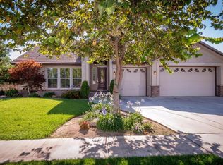 581 S Susan Ave, Kerman, CA 93630