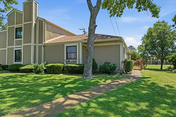 800 Williamsburg West Dr — Photo 31