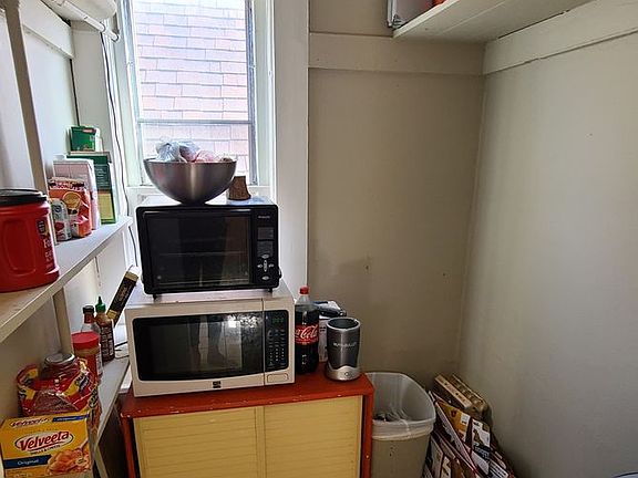 3rd image of 2565-67 N Weil St