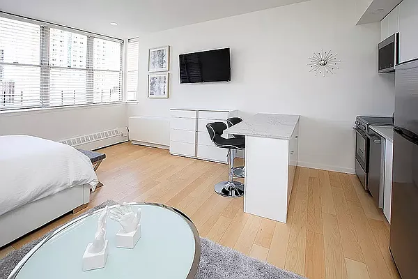 Rented by Manhattan Management Group | media 3