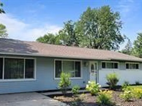 49601 E Valley Cir, Shelby Township, MI 48317