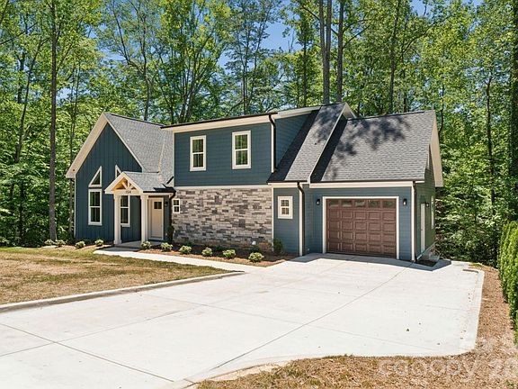 3rd image of 154 Trellis Ln