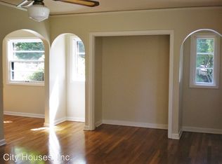 3359 SE Washington St, Portland, OR 97214