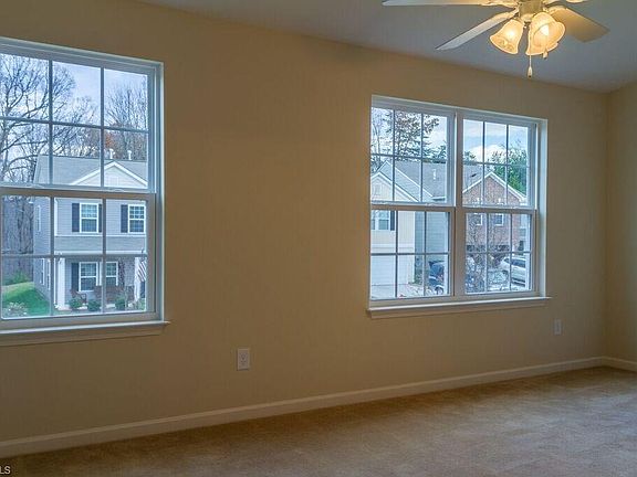 4th image of 3709 Hillrise Dr