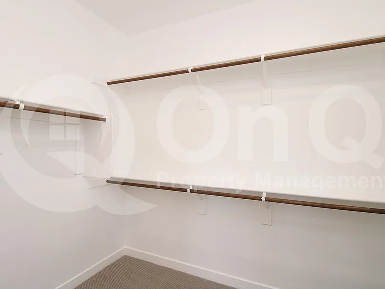 1045 E Thompson Way — Photo 21