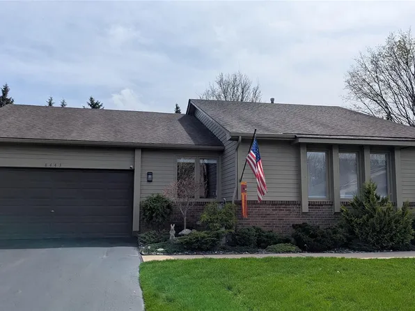 8443 Tara Ln, White Lake, MI 48386
