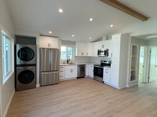 25240 Everett Dr #1/2, Newhall, CA 91321