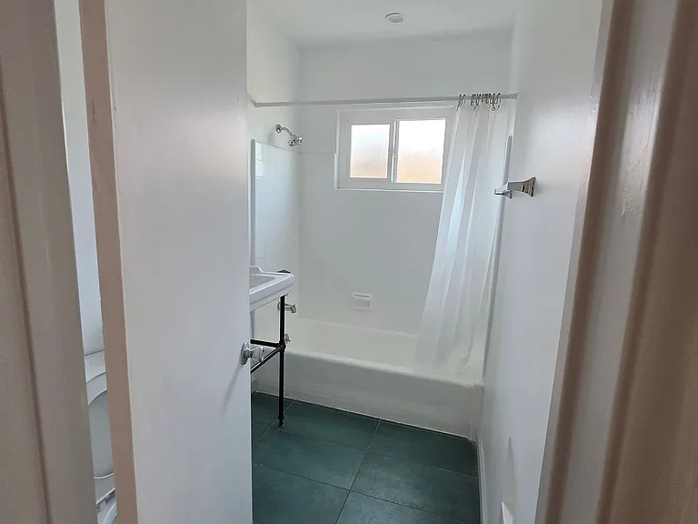 4028 Perlita Ave — Photo 4