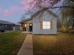 907 N Main St, Warren, IN 46792