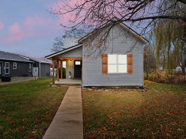 907 N Main St, Warren, IN 46792