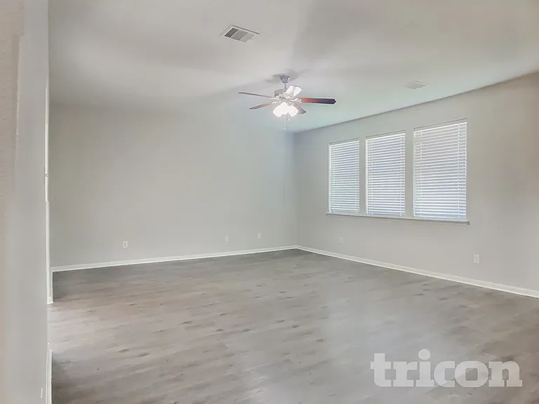 1015 Blair Field Ln — Photo 2