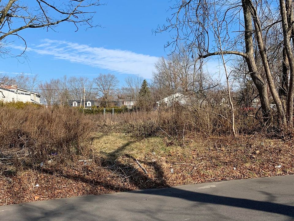 2nd image of 306 Springlawn Ave
