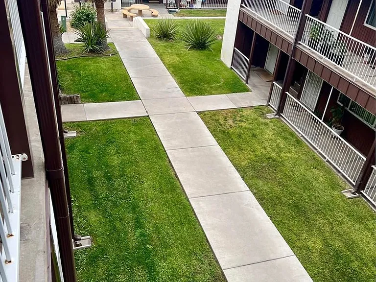 Hilltop House Apartments — Photo 13