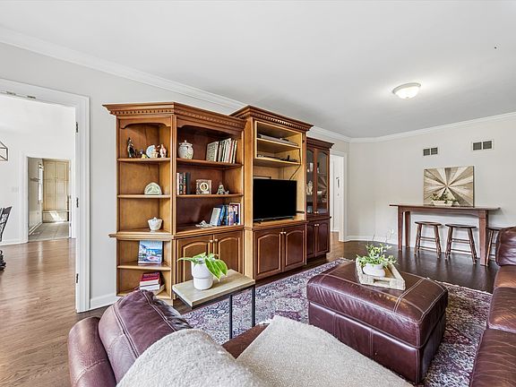 5th image of 4124 Clausen Ave