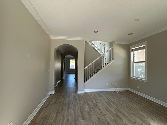 4th image of 211 Canyon Cir