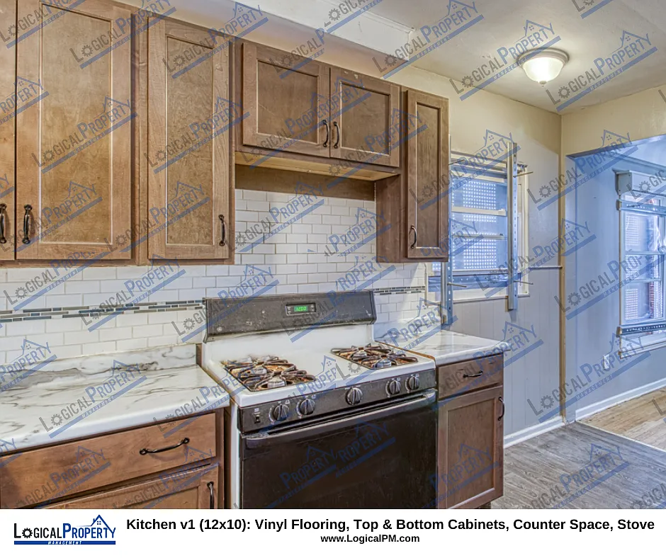 4. Kitchen v1 - 16134 Pierson St