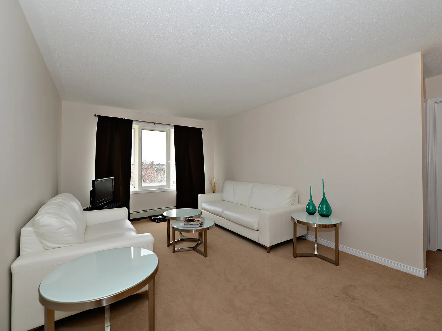 1660 Russell Rd — Photo 4