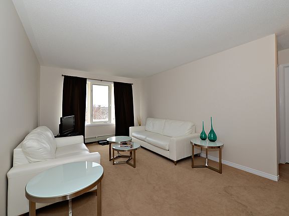 4th image of 1660 Russell Rd #1