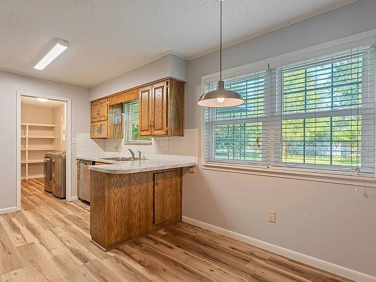 1000 Jerry Ave — Photo 4
