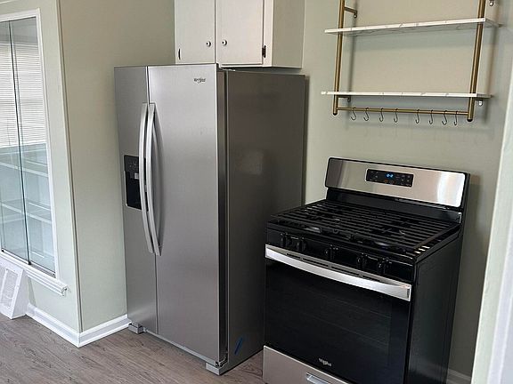 4th image of 6622 Dolphin St