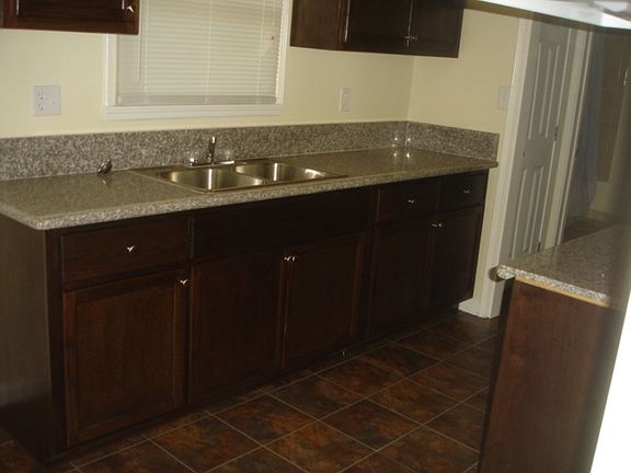3rd image of 881 N Gordon St