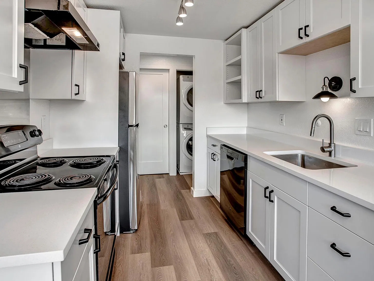 2 bed, 835 sqft, $2,925 — Photo 2