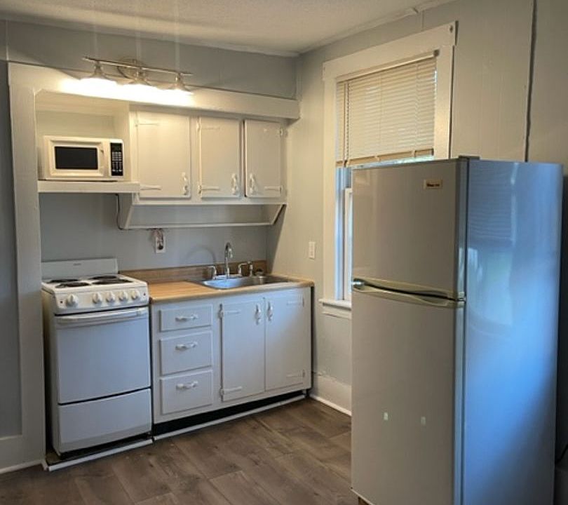 38 Railroad St Apartment Rentals Charlestown, NH Zillow