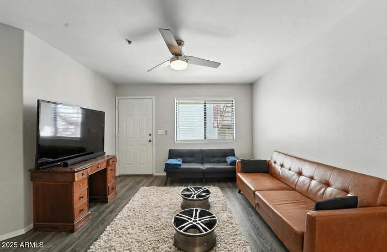 2 bed, 900 sqft, $1,450 — Photo 3