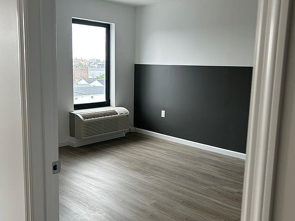 3rd image of 556 Market St #1