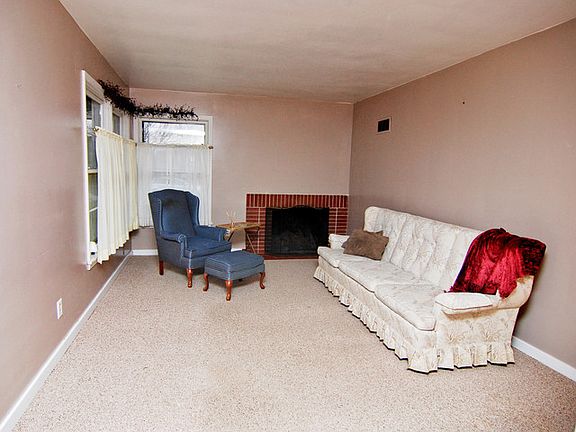 3rd image of 480 S Marguerite St