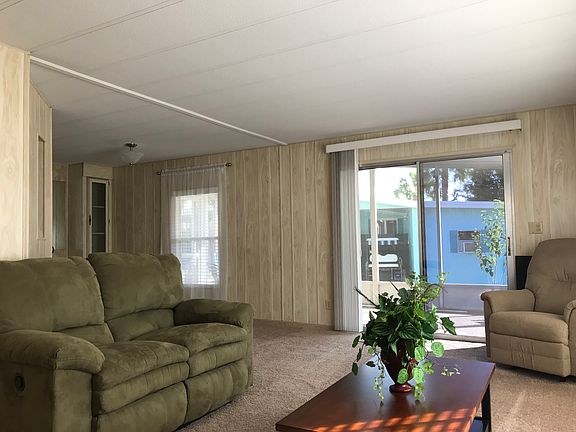 Living Room (13’x19’)