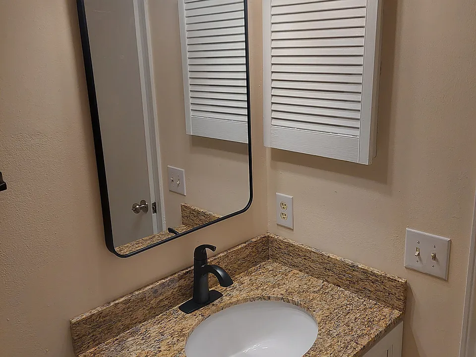 1286 Sanibel Ln