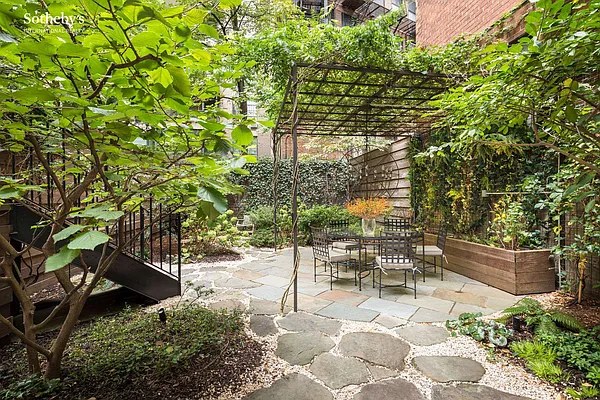 Sold by Sotheby's International Realty | media 16