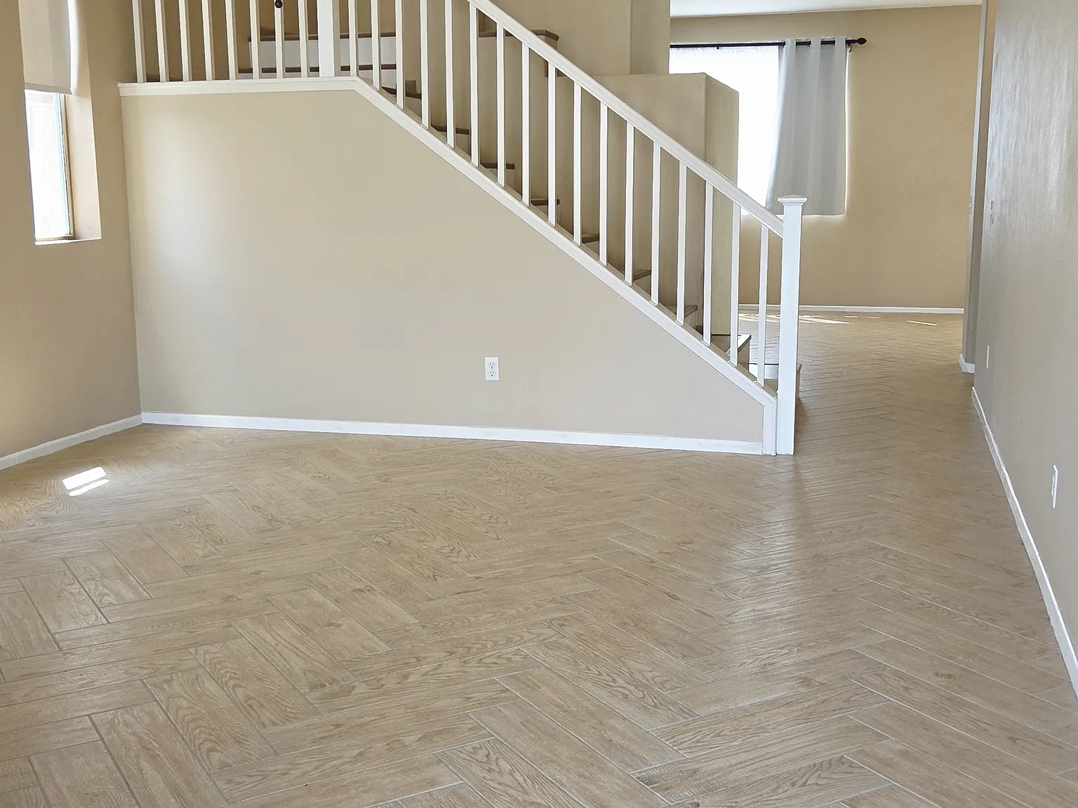 4 bed, 2.5 bath, 2000 sqft, $3,900 — Photo 3