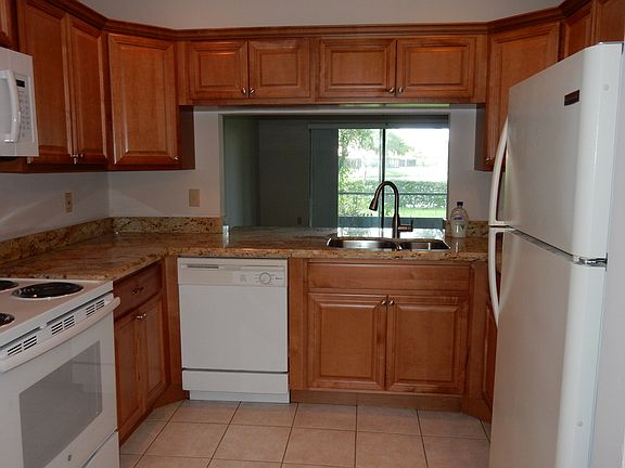 2nd image of 213 Lakeside Cir