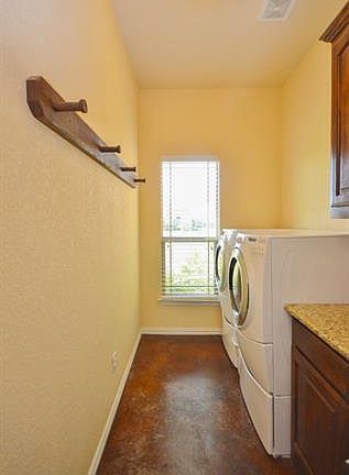 3rd image of 140 Kelly Dr