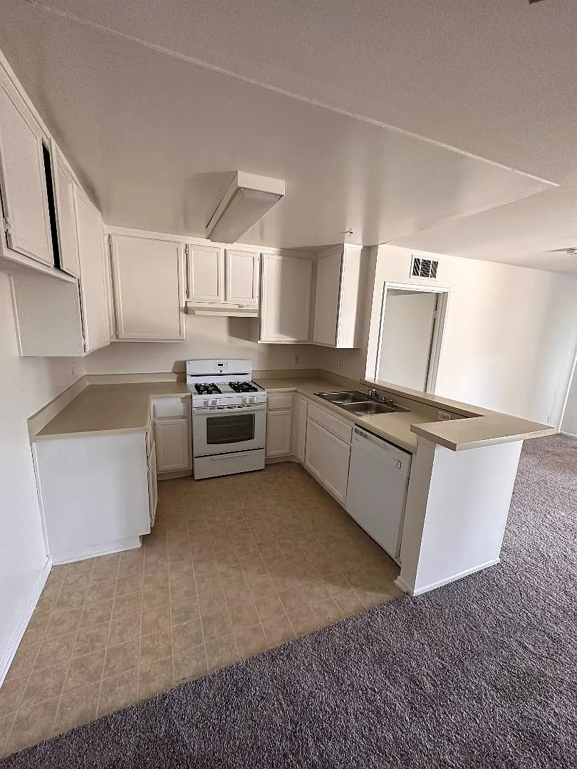 410 S Clementine St — Photo 1